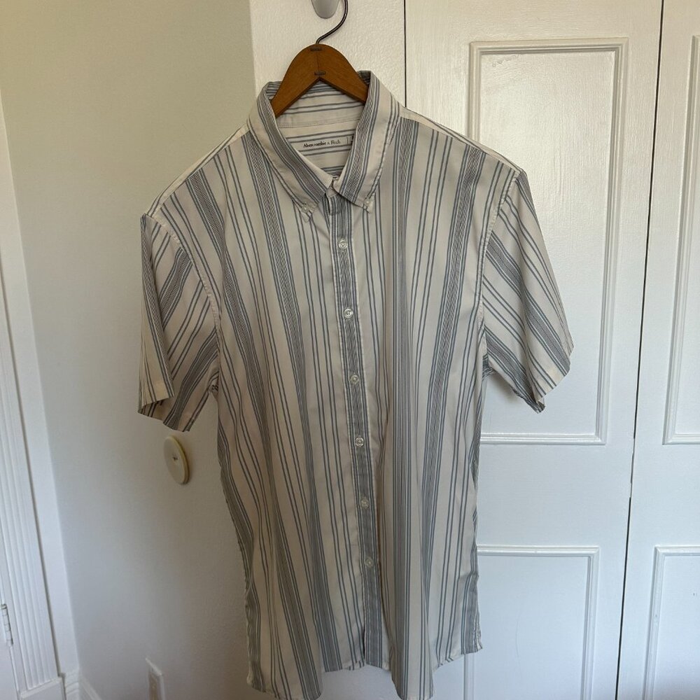 Abercrombie & Fitch Men’s Striped Short Sleeve Button-Down Shirt Size Medium